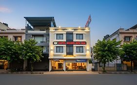 Fabhotel Woodlark Inn